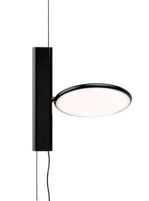 Schwarze OK Leuchte von Flos, eine moderne Stehleuchte mit runder Lichtfläche und minimalistischem Design.